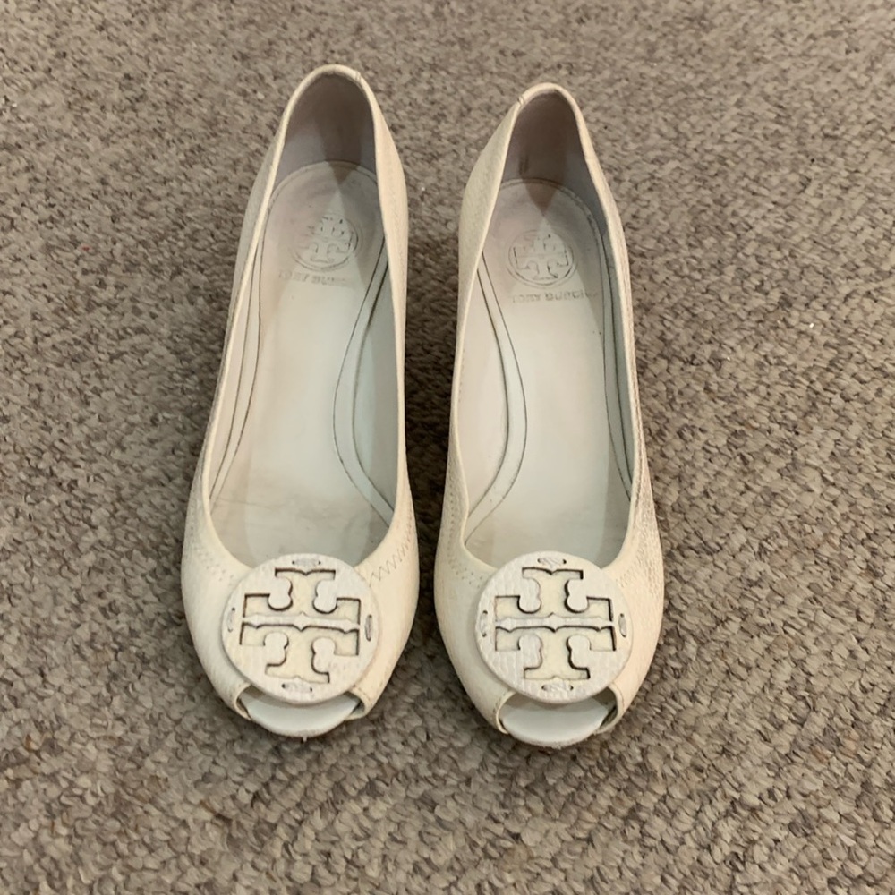 Tory Burch white pebbled leather peep toe wedge wood heeled summer shoes sz 9